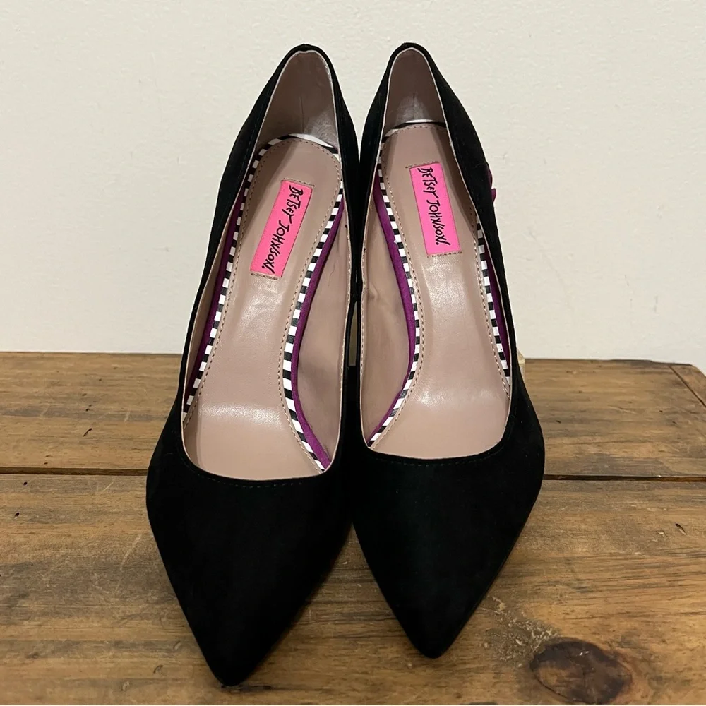 Betsey Johnson Dorthi Black Suede Ruffle Back Heels - Picture 3 of 9